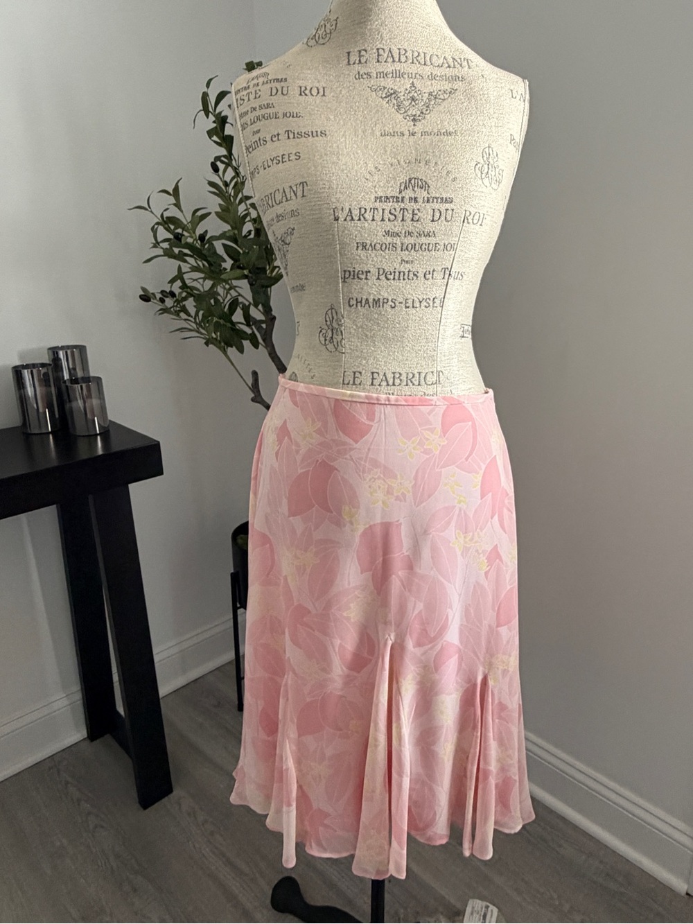 Jones Wear Pink Floral A-Line Skirt with Pale Yellow Accents
